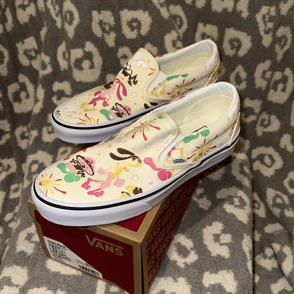 Vans Classic Slip-On Sneakers 👟in Get Outdoors/Classic White New 🆕 Never Worn - Picture 3 of 17